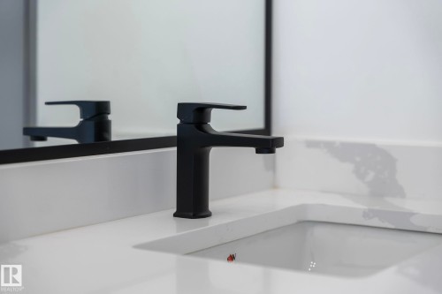 326 32 Avenue, Edmonton, AB - Indoor Photo Showing Bathroom