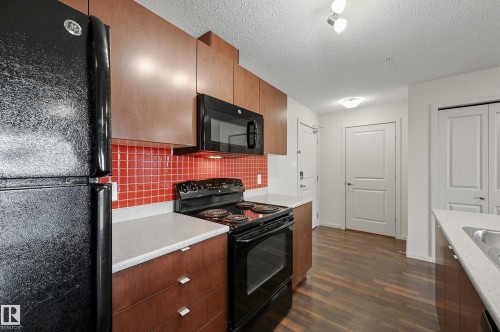309 508 Albany Way, Edmonton, AB - Indoor Photo Showing Kitchen With Double Sink