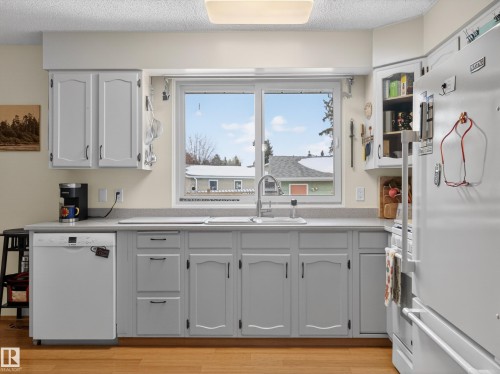 11008 40 Avenue, Edmonton, AB - Indoor