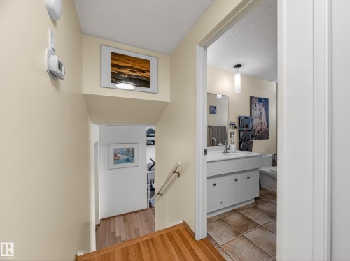 11008 40 Avenue, Edmonton, AB - Indoor