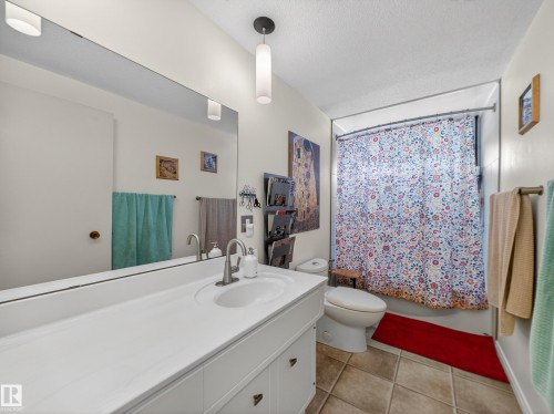 11008 40 Avenue, Edmonton, AB - Indoor Photo Showing Bathroom