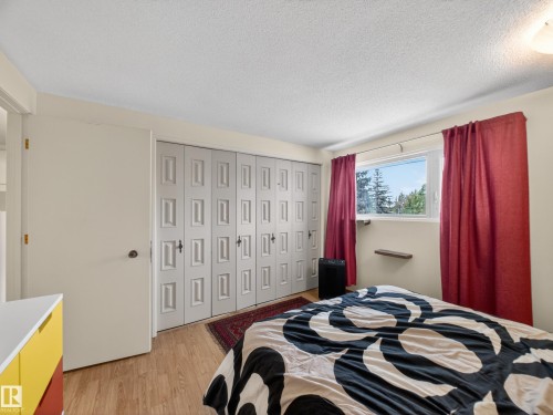 11008 40 Avenue, Edmonton, AB - Indoor Photo Showing Bedroom
