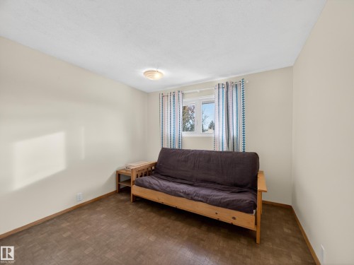 11008 40 Avenue, Edmonton, AB - Indoor Photo Showing Bedroom