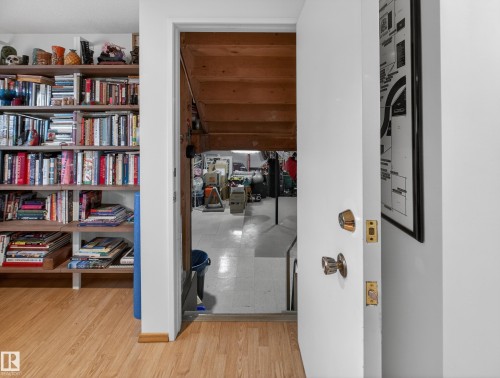 11008 40 Avenue, Edmonton, AB - Indoor