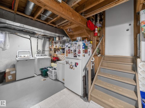 11008 40 Avenue, Edmonton, AB - Indoor Photo Showing Laundry Room