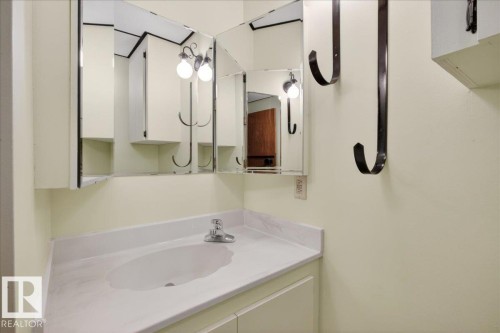 Bathroom featuring vanity - Edmonton, AB - Indoor Photo Showing Bathroom