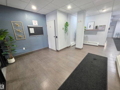 Building lobby with a drop ceiling and recessed lighting - 701 10155 114 Street, Edmonton, AB - Indoor