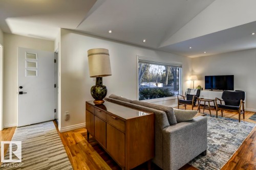 14343 92A Avenue, Edmonton, AB - Indoor Photo Showing Living Room