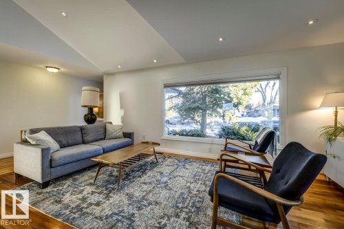 14343 92A Avenue, Edmonton, AB - Indoor Photo Showing Living Room