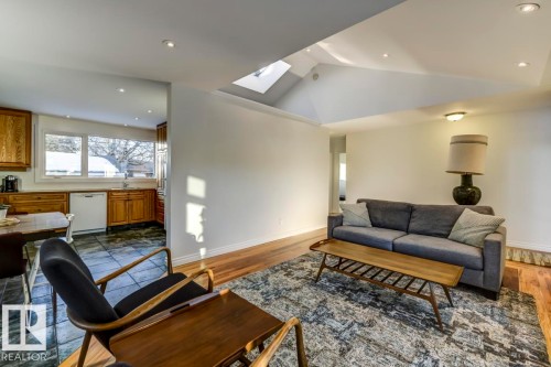 14343 92A Avenue, Edmonton, AB - Indoor Photo Showing Living Room