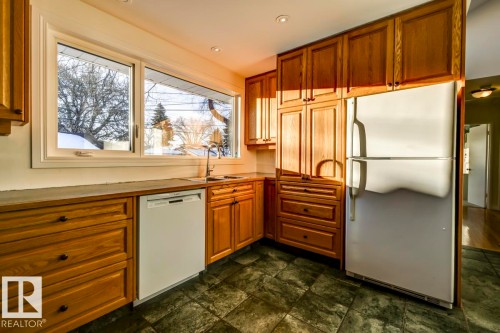 14343 92A Avenue, Edmonton, AB - Indoor Photo Showing Kitchen