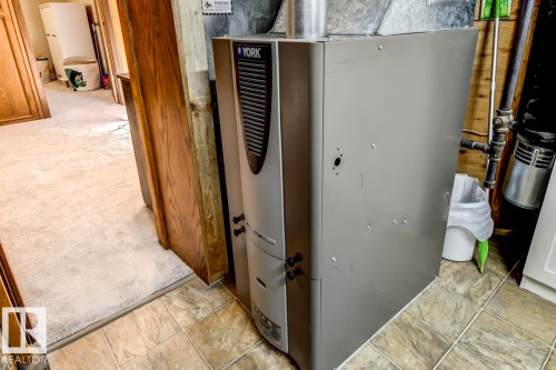 14343 92A Avenue, Edmonton, AB - Indoor