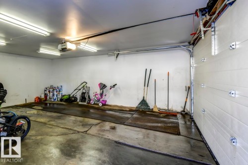 14343 92A Avenue, Edmonton, AB - Indoor Photo Showing Garage