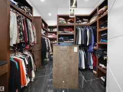 View of walk in closet - 
