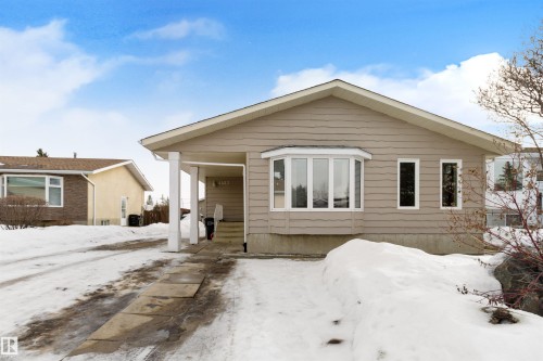 View of front facade featuring covered porch - 4423 18 Avenue, Edmonton, AB - Outdoor