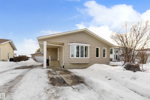 View of front of house with a detached garage - 4423 18 Avenue, Edmonton, AB - Outdoor