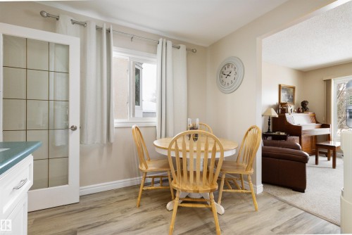Dining room with light wood-type flooring and baseboards - 4423 18 Avenue, Edmonton, AB - Indoor Photo Showing Dining Room