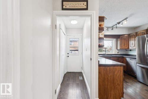 2524 106 Street, Edmonton, AB - Indoor