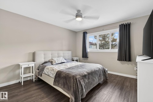 Bedroom featuring dark wood finished floors and ceiling fan - 5 Langley Drive, Fort Saskatchewan, AB - Indoor Photo Showing Bedroom