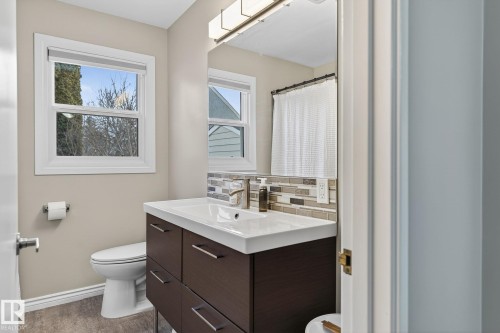 Bathroom featuring decorative backsplash, vanity, and a shower with shower curtain - 5 Langley Drive, Fort Saskatchewan, AB - Indoor Photo Showing Bathroom
