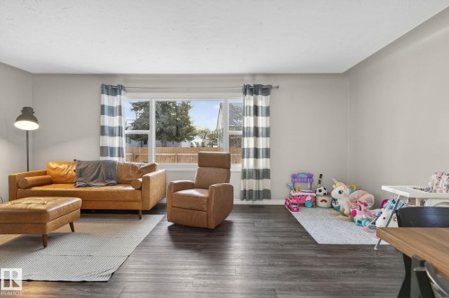 Living area featuring wood finished floors - 5 Langley Drive, Fort Saskatchewan, AB - Indoor Photo Showing Living Room