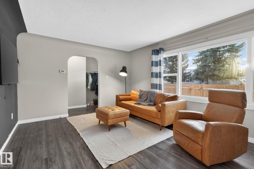 Living area with arched walkways and wood finished floors - 5 Langley Drive, Fort Saskatchewan, AB - Indoor Photo Showing Living Room
