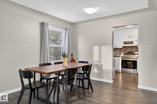 Dining area with dark wood finished floors and a textured ceiling - 5 Langley Drive, Fort Saskatchewan, AB - Indoor Photo Showing Dining Room