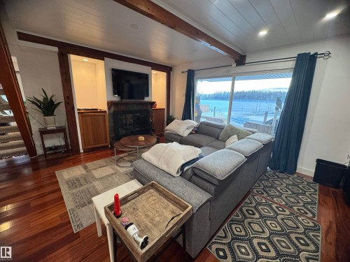 Rural Westlock County, AB - Indoor Photo Showing Living Room