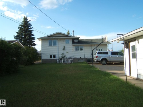 View of front facade with a front yard - 4807 54 Avenue, Two Hills, AB - Outdoor
