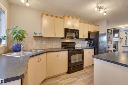 14867 141 Street, Edmonton, AB - Indoor Photo Showing Kitchen With Double Sink