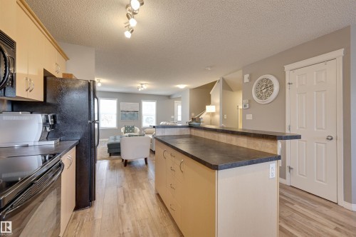 14867 141 Street, Edmonton, AB - Indoor Photo Showing Kitchen
