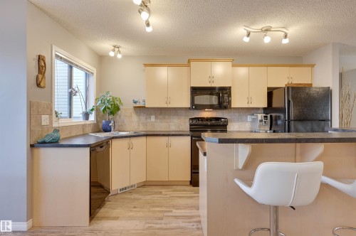 14867 141 Street, Edmonton, AB - Indoor Photo Showing Kitchen