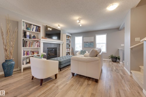 14867 141 Street, Edmonton, AB - Indoor Photo Showing Living Room With Fireplace
