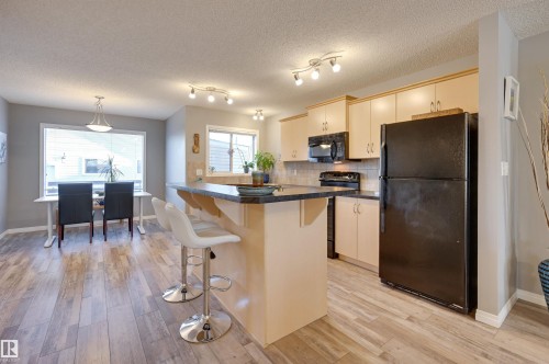 14867 141 Street, Edmonton, AB - Indoor Photo Showing Kitchen