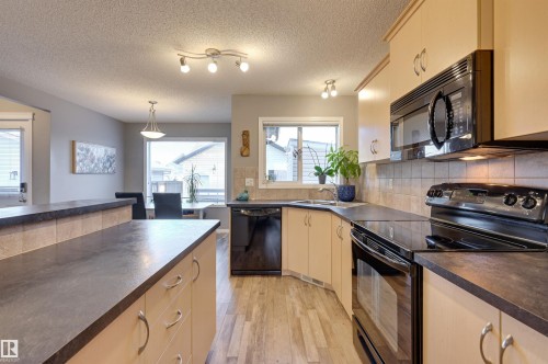 14867 141 Street, Edmonton, AB - Indoor Photo Showing Kitchen