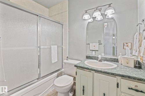 9012 184 Street, Edmonton, AB - Indoor Photo Showing Bathroom