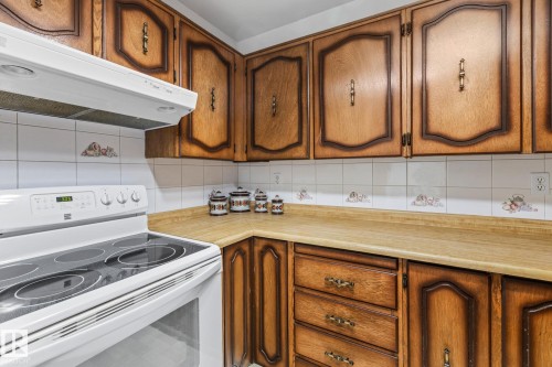 9012 184 Street, Edmonton, AB - Indoor Photo Showing Kitchen