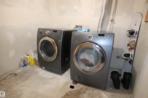 11161 67 Street, Edmonton, AB - Indoor Photo Showing Laundry Room