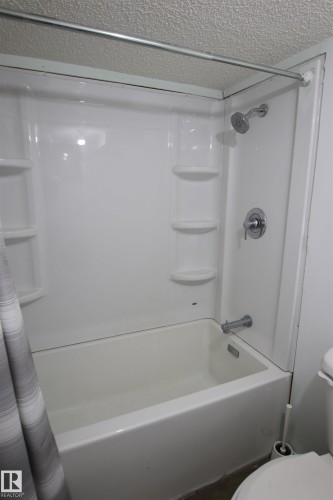 11161 67 Street, Edmonton, AB - Indoor Photo Showing Bathroom