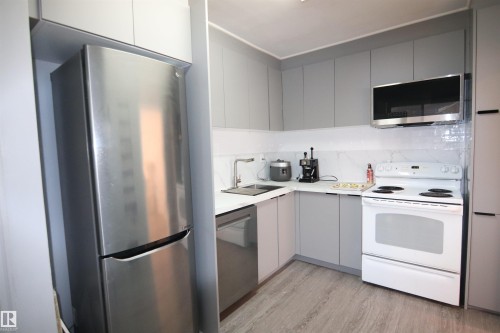 11161 67 Street, Edmonton, AB - Indoor Photo Showing Kitchen