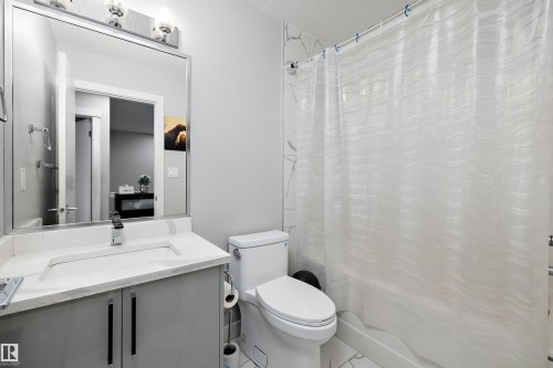 6506 167A Avenue, Edmonton, AB - Indoor Photo Showing Bathroom