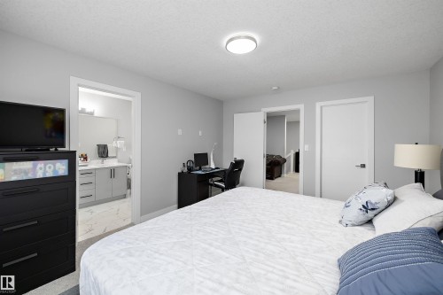 6506 167A Avenue, Edmonton, AB - Indoor Photo Showing Bedroom