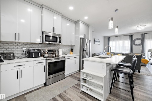 6506 167A Avenue, Edmonton, AB - Indoor Photo Showing Kitchen With Upgraded Kitchen