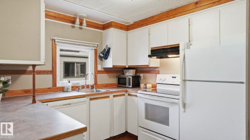 880 West Coast Bay, Edmonton, AB 