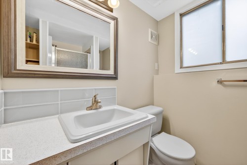 11428 51 Avenue, Edmonton, AB - Indoor Photo Showing Bathroom