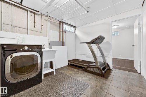 11428 51 Avenue, Edmonton, AB - Indoor Photo Showing Laundry Room