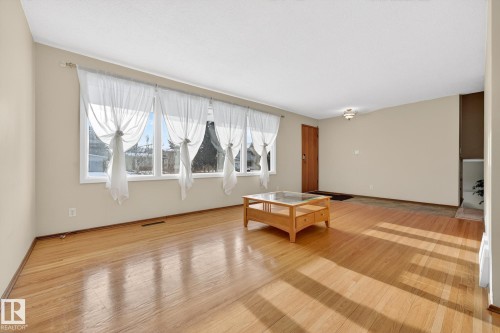 11428 51 Avenue, Edmonton, AB - Indoor