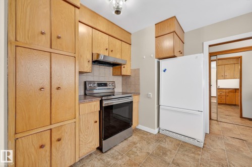 11428 51 Avenue, Edmonton, AB - Indoor Photo Showing Kitchen