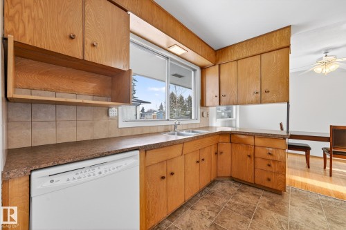 11428 51 Avenue, Edmonton, AB - Indoor Photo Showing Kitchen With Double Sink