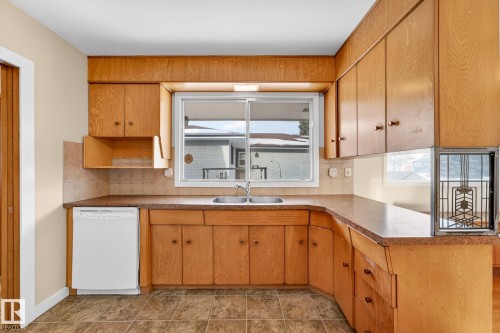 11428 51 Avenue, Edmonton, AB - Indoor Photo Showing Kitchen With Double Sink